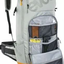 EVOC FR Enduro E-Ride 16 E-Bike Rucksack 11 EVOC FR Enduro E-Ride 16 E-Bike Rucksack -E-Bike Zubehör Verkaufsladen evoc fr enduro e ride 16 ausgeklappt