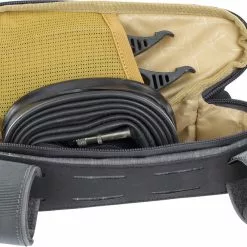 Evoc Multi Frame Pack M 1L - Rahmentasche -E-Bike Zubehör Verkaufsladen evoc multi frame pack m 1 liter rahmentasche carbon grau offen mit inhalt