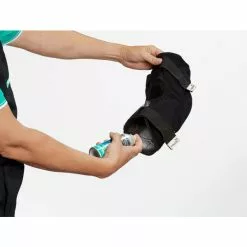 Motorex Helmet Care Spray Reinigungsschaum -E-Bike Zubehör Verkaufsladen motorex helmet care spray im einsatz 2