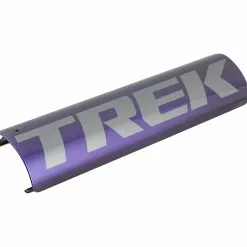 Trek Powerfly 29 2021/22 Akkucover 20 Trek Powerfly 29 2021/22 Akkucover -E-Bike Zubehör Verkaufsladen trek powerfly 29 2021 2022 akkucover purple flip anthracite glaenzend