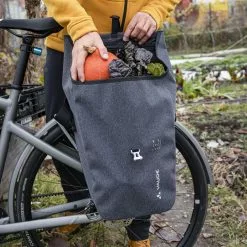 VAUDE ReCycle Commute Single Hinterradtasche 10 VAUDE ReCycle Commute Single Hinterradtasche -E-Bike Zubehör Verkaufsladen vaude recycle commute single action 1